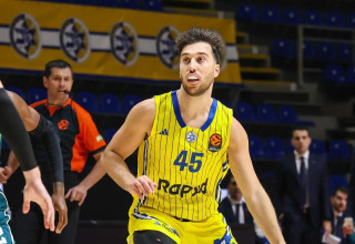 שחקן מכבי תל אביב תמיר בלאט (צילום: אתר רשמי, דראגן טשיץ')