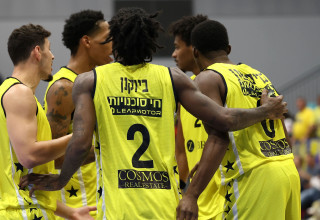 שחקני אליצור נתניה (צילום: דני מרון)