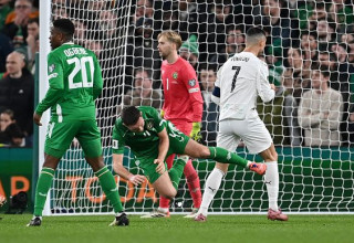 רונאלדו חובט באושיי (צילום: GettyImages)