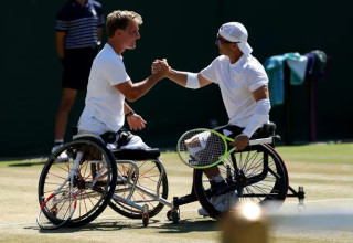 גיא ששון עם נילס וינק בסיום (צילום: GettyImages, Ezra Shaw)