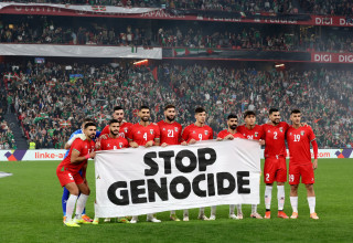 שחקני נבחרת פלסטין לפני המשחק נגד נבחרת חבל הבאסקים (צילום: רויטרס)