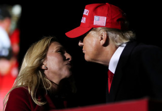 דונלד טראמפ ומרג'ורי טיילור גרין (צילום: רויטרס)