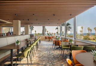 מלון דן פנורמה תל אביב - חדר האוכל המחודש (צילום: סיוון אסקיו)