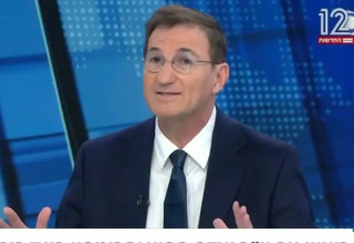 בועז ביסמוט בפגוש העיתונות  (צילום: חדשות 12)