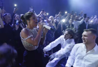 מתוך קליפ השיר "בריידזילה" של נועה קירל, שצולם במהלך חתונתה (צילום: צילום מסך יוטיוב)