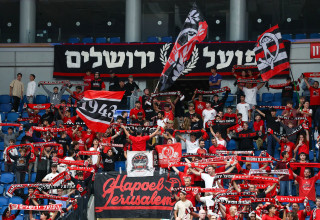 אוהדי הפועל ירושלים בכדורסל (צילום: דני מרון)