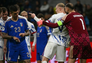 דונארומה תופס את הולאנד (צילום: Gettyimages)