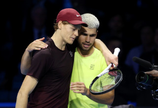 קרלוס אלקראס, טניסאי ספרדי לצד יאניק סינר, טניסאי איטלקי (צילום: GettyImages)