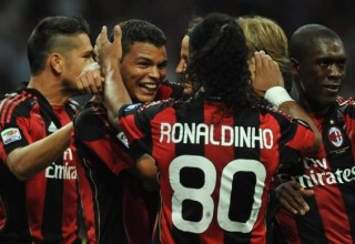 שחקני מילאן חוגגים בעונת 2010/11 (צילום: Valerio Pennicino)