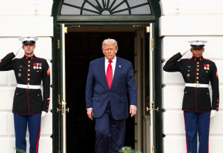 דונלד טראמפ מחכה למוחמד בן סלמאן (צילום: רויטרס)