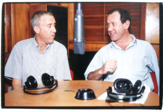 יומן הבוקר ב"קול ישראל" עם חנן קריסטל וגבי גזית, 1993 (צילום: יהונתן שאול)