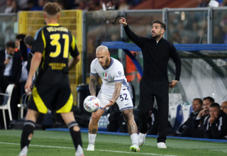 ססק פברגאס מאמן קומו מאחורי פדריקו דימרקו שחקן אינטר (צילום: רויטרס)