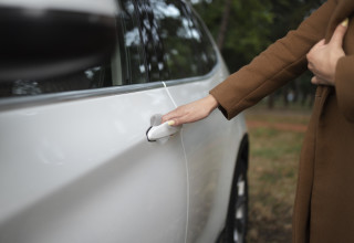 ידית דלת. התפרקות פתאומית של מטען. אילוסטרציה (צילום: FREEPIK)