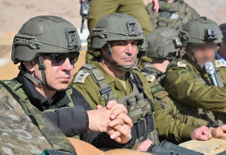 בנימין נתניהו ואייל זמיר בסוריה  (צילום: קובי גדעון לע"מ)