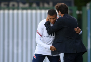 מתחבק עם לאונרדו בפעם האחרונה? אמבפה (צילום: GettyImages, FRANCK FIFE/AFP)