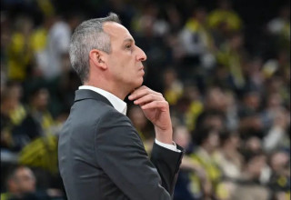 בתחתית. עודד קטש (צילום: רויטרס)