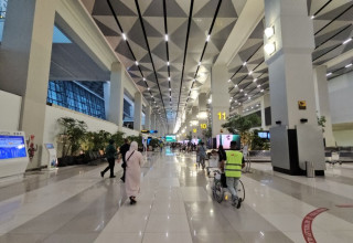 שדה תעופה ג'קרטה. עומסים כבדים בחאג' (צילום: שאטרסטוק)