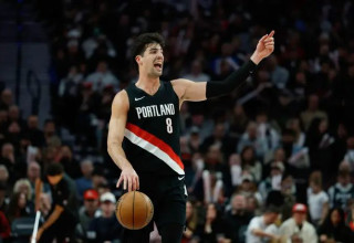 רכז, סקורר, ריבאונדר, מה שצריך. אבדיה מנהל את המשחק (צילום: GettyImages)