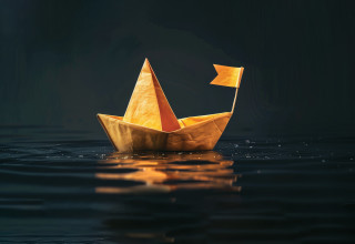 סירת נייר במים (צילום: אינג אימג')