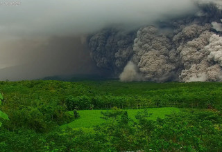 התפרצות הר הגעש סמרו באינדונזיה (צילום: רויטרס)