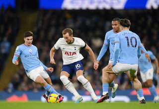 הארי קיין, טוטנהאם לצד חוליאן אלברס, מנצ'סטר סיטי (צילום: GettyImages)