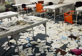 פוגרום בבית כנסת (צילום: דוברות המשרד לשירותי דת)