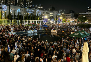 הפגנה בכיכר הבימה (צילום: אבשלום ששוני)