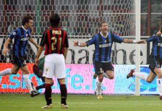 מטראצי בדרבי נגד מילאן (צילום: AFP / Stringer)