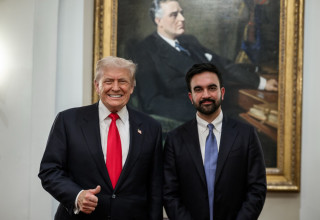 זוהרן ממדאני, דונלד טראמפ , על רקע דיוקנו של פרנקלין רוזוולט (צילום: רשתות חברתיות)