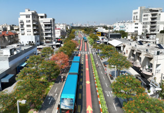הדמיית הקו הכחול ברחוב ויצמן בנס ציונה (צילום: סטודיו עדי בואנו - ארקאפקט)