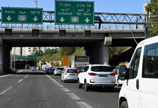 עומסי תנועה בכביש 471 (צילום: אבשלום ששוני)