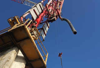נער נתקע על מנוף בירושלים (צילום: תיעוד מבצעי כב"ה ירושלים)