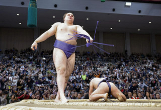 דנילו יבגוסישין האוקראיני זוכה בטורניר סומו (צילום: רויטרס)