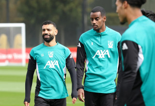 מוחמד סלאח לצד אלכסנדר איסק, ליברפול (צילום: GettyImages)