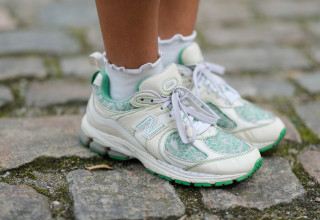 סניקרס של ניו בלאנס (צילום: GettyImages, Edward Berthelot/Getty Images)