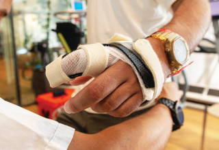 פצוע צה"ל במחלקת השיקום (צילום: ניר קידר)