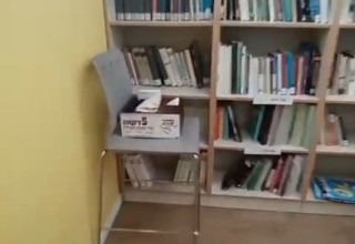 עמדת התפילין אשר פונתה בבית הספר בפתח תקווה (צילום: באדיבות המצלם)