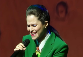 יערה קידר מרצה על אייקון האופנה דייויד בואי  בליווי סולני האופרה הישראלית (צילום: יחצ)