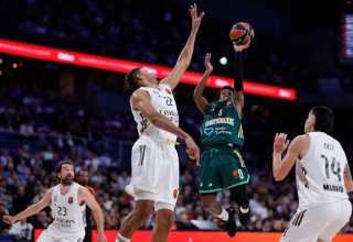 טי ג'יי שורטס מול אדי טבארס (צילום: Getty images)