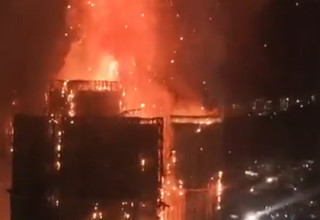 שריפת ענק בהונג קונג (צילום: צילום מסך, רשת X)