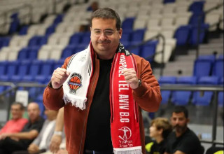 עופר ינאי מחויך (צילום: דני מרון)