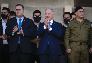 אייל זמיר, בנימין נתניהו וישראל כ"ץ (צילום: יונתן זינדל פלאש 90)