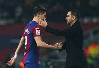 לבנדובסקי וצ'אבי (צילום: Alex Caparros / Stringer)