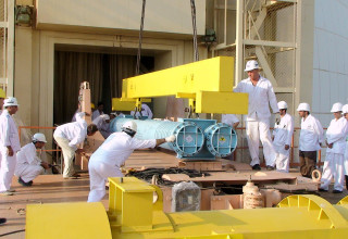 פועלים באתר גרעיני באיראן (צילום: IIPA via Getty Images)