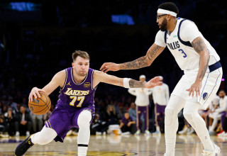 לוקה דונצ'יץ', לוס אנג'לס לייקרס לצד אנתוני דייויס, דאלאס מאבריקס (צילום: GettyImages)