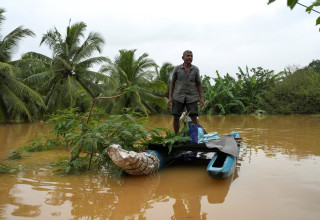 שיטפונות בסרי לנקה (צילום: רויטרס)