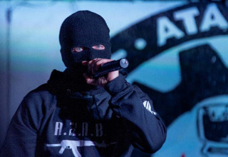 האמן הפרו-פלסטיני Mikrat (צילום: צילום מסך לפי סעיף 27א)