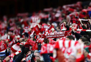 אוהדי נוטינגהאם פורסט (צילום: Dan Istitene)