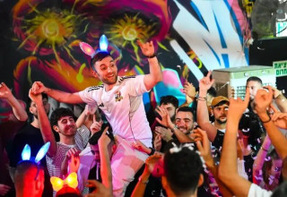 מזל טוב (צילום: פאולינה פטימר)