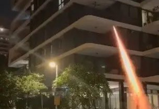 אוהדי מכבי תל אביב מוחים מחוץ לביתו של ז'ארקו לאזטיץ' (צילום: תיעוד ברשתות חברתיות לפי סעיף 27 א' לחוק זכויות יו)